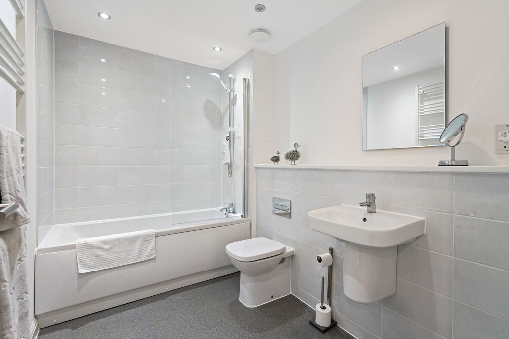 Additional image 8 of 2 bed flat for sale373/4 Lanark Road West, Currie, Edinburgh EH14