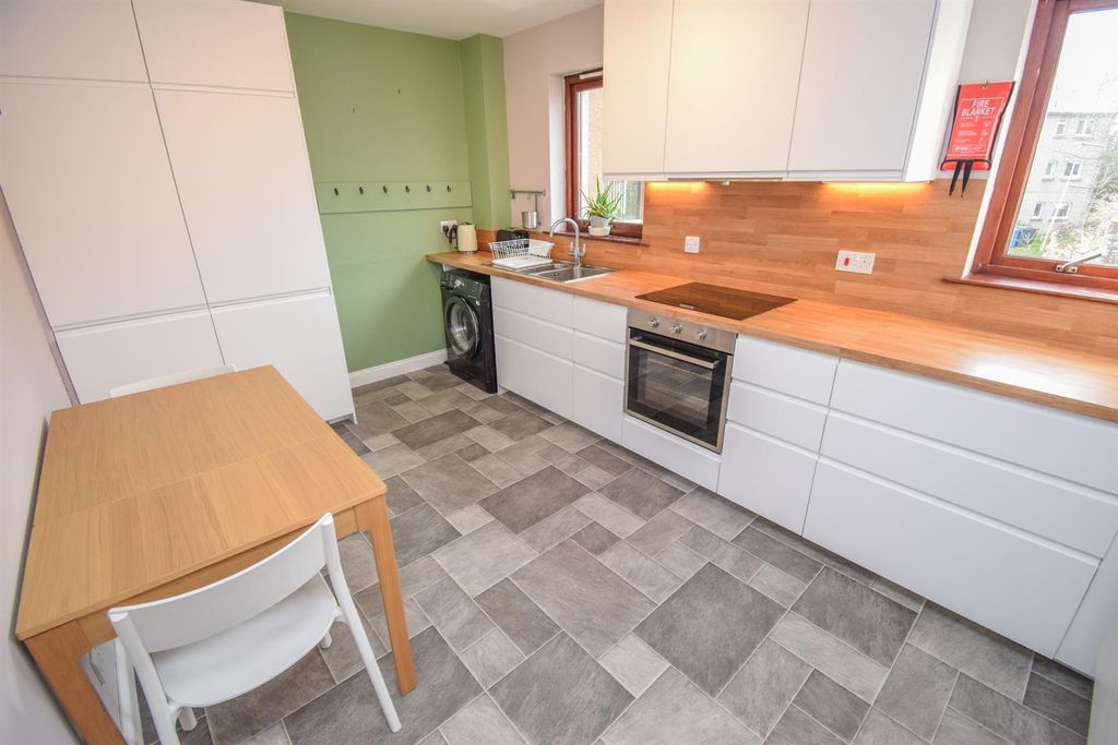 Additional image 2 of 2 bed flat for sale17 Springfield Gardens, Inverness IV3