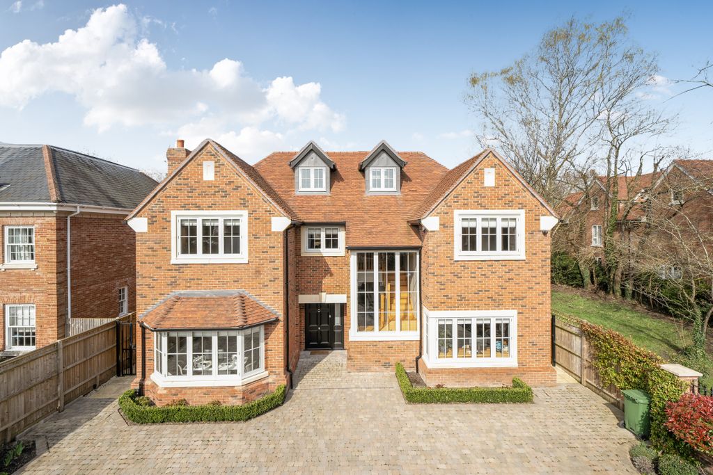 5 bed detached house for saleGregories Road, Beaconsfield HP9