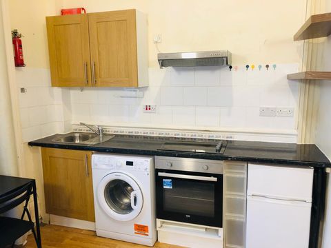 Queensborough Terrace, Bayswater W2, Studio to rent