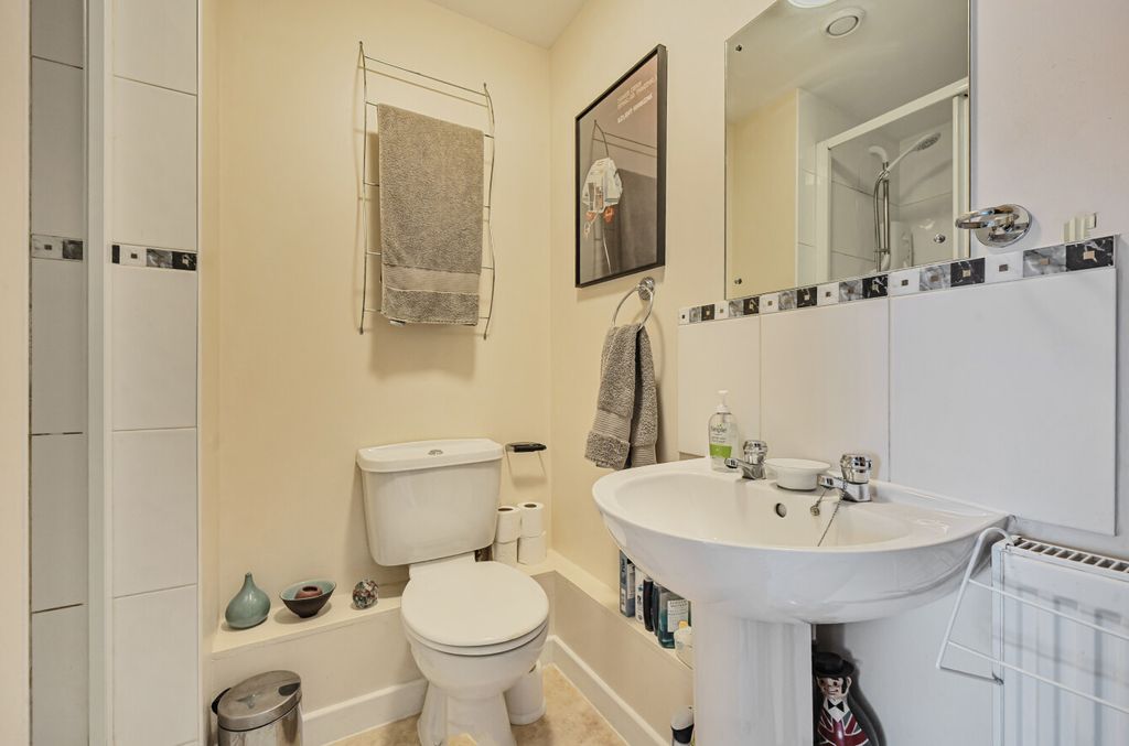 Additional image 10 of 2 bed flat for saleRobins Court, Alresford, Hampshire SO24