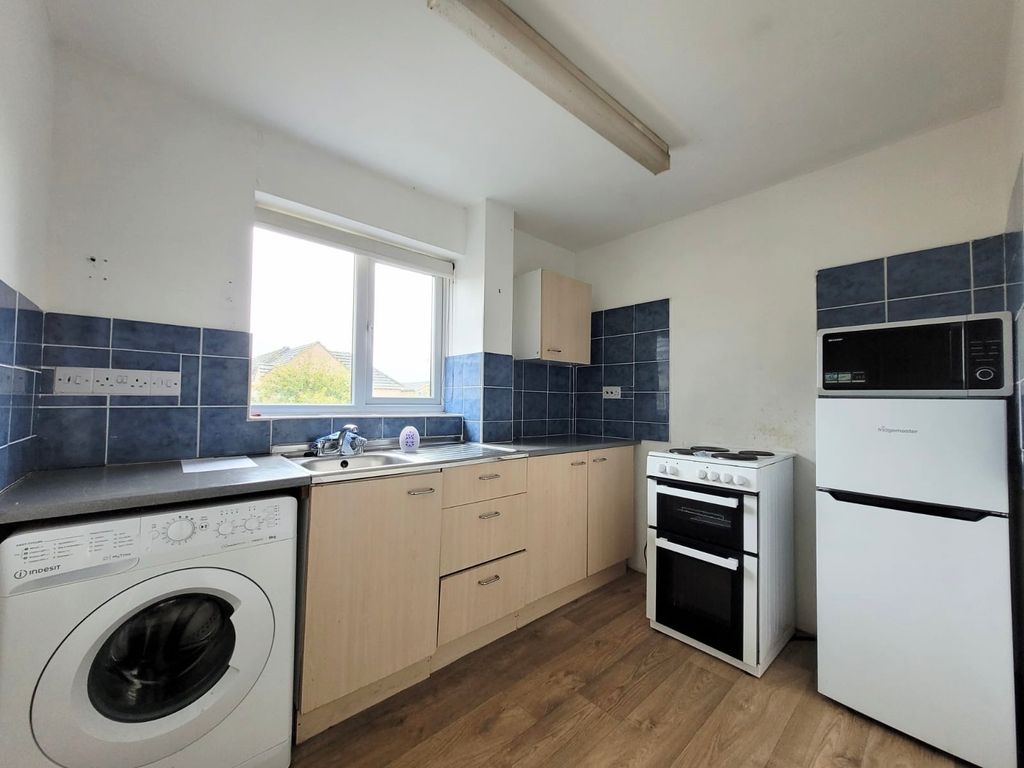 Additional image 2 of 2 bed flat for saleHollybush Road, Carterton OX18