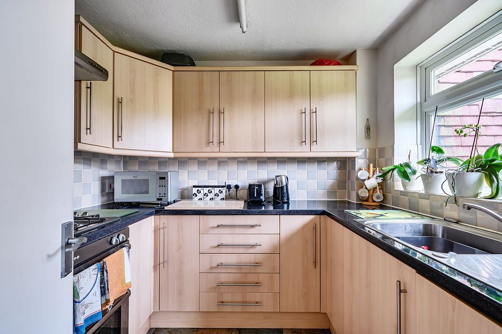 Additional image 3 of 2 bed flat for saleFarriers Close, Billingshurst RH14