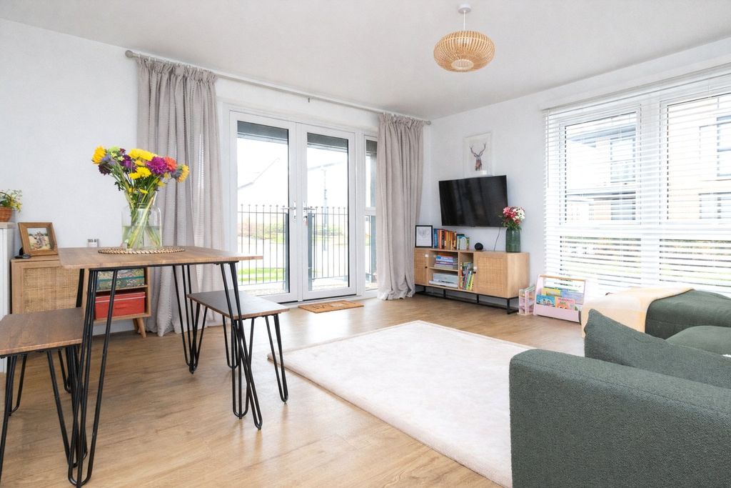 2 bed flat for saleCowleaze Path, Banwell, Somerset BS29 photo 4