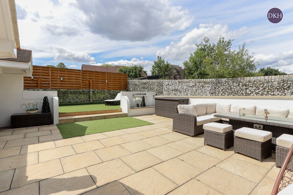 Additional image 17 of 3 bed semi-detached house for saleWoodside Road, Abbots Langley, Hertfordshire WD5