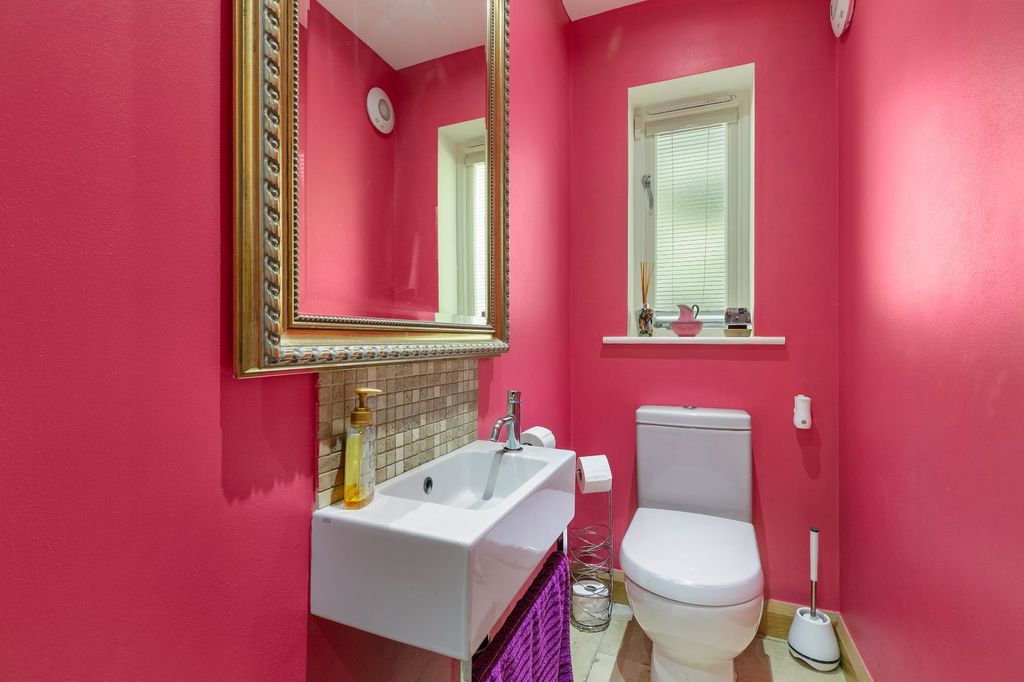 Additional image 18 of 4 bed detached house for salePark Drive, Bingley, West Yorkshire BD16
