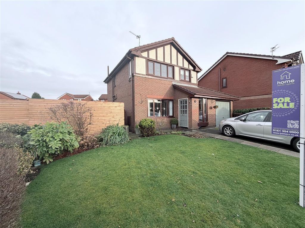 4 bed detached house for saleLarkfield Close, Ashton-Under-Lyne OL7