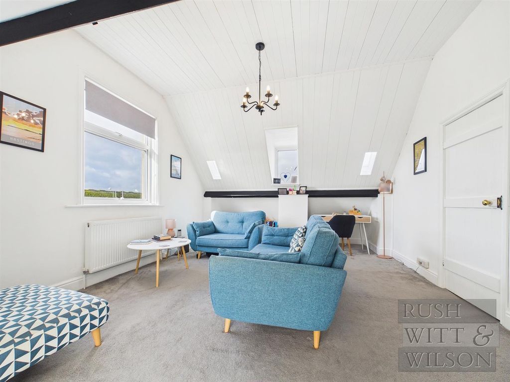 2 bed flat for saleTollgates, Battle TN33 photo 5