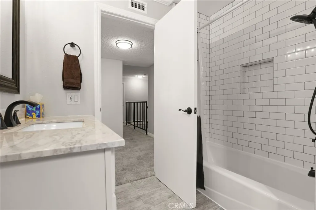Additional image 11 of 412 Burchett St Unit 17, Glendale, CA 91203