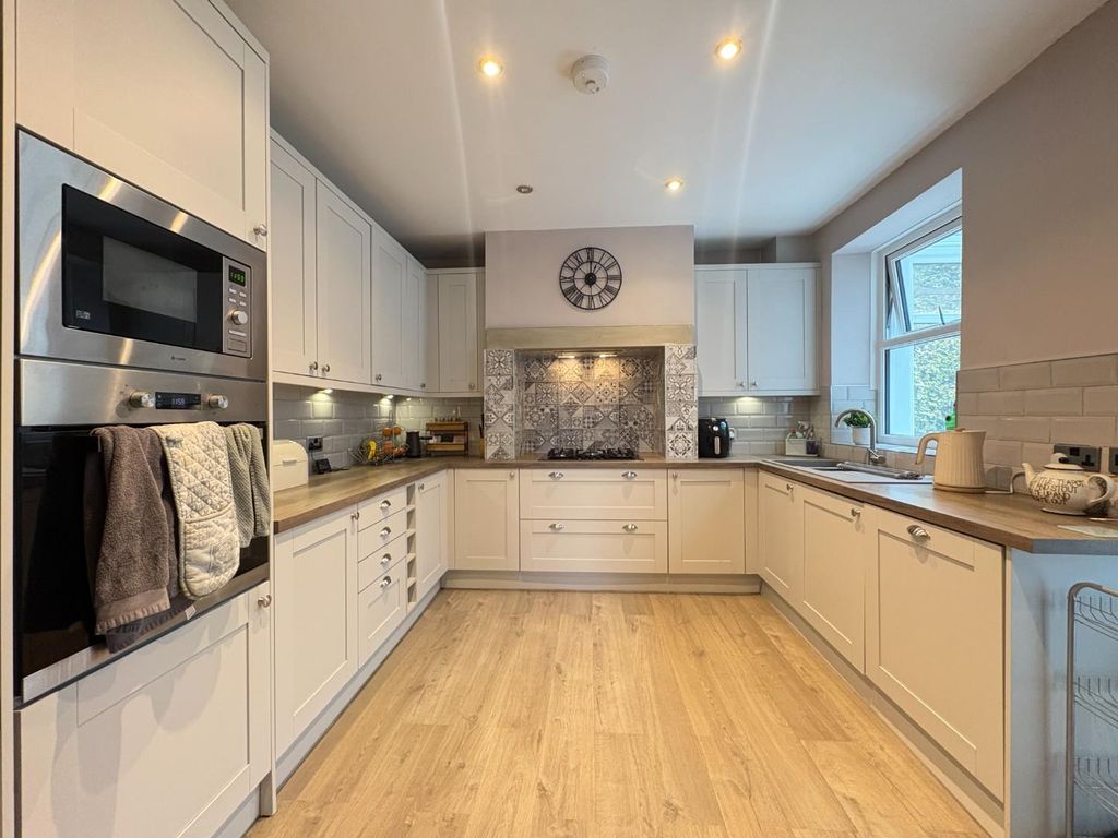 Additional image 4 of 4 bed terraced house for saleHigh Street, Hanging Heaton, Batley WF17