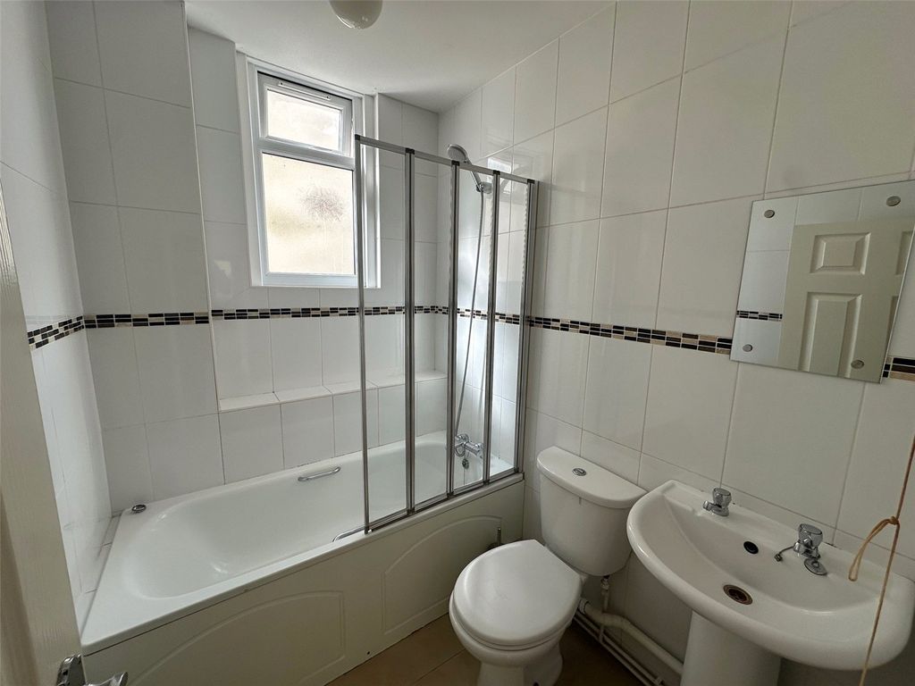 Additional image 4 of 2 bed flat for saleSt. Michaels Road, Aldershot, Hampshire GU12