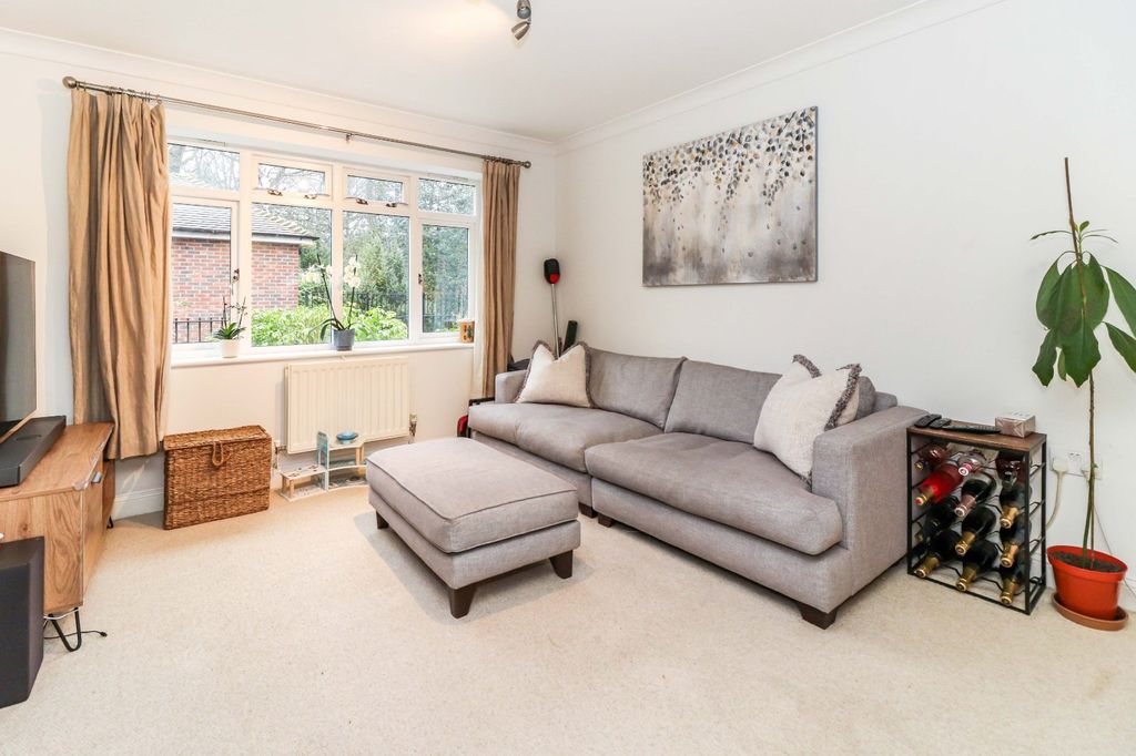 Additional image 12 of 2 bed flat for saleStation Road, Beaconsfield, Buckinghamshire HP9
