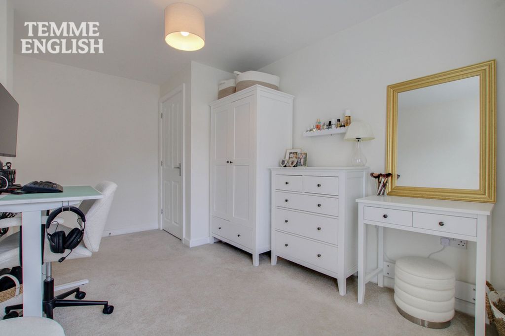 Additional image 11 of 2 bed flat for saleSchool Avenue, Dunton Fields, Laindon SS15