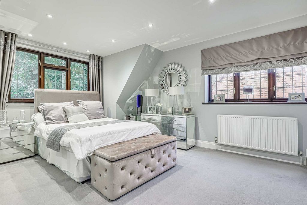 Additional image 43 of 4 bed detached house for saleVicarage Hill, Benfleet SS7