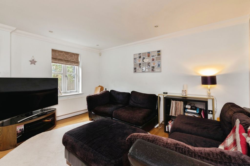 Additional image 4 of 3 bed flat for saleAlexander Mews, High Street, Billericay, Essex CM12