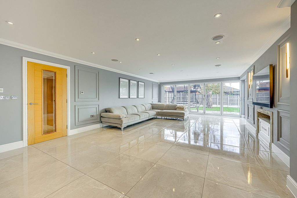 Additional image 6 of 5 bed detached house for saleSwale Road, Benfleet SS7