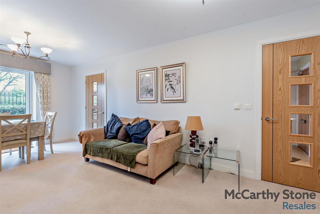 1 bed flat for saleJackson Place, Fields Park Drive, Alcester, Warwickshire B49 photo 4