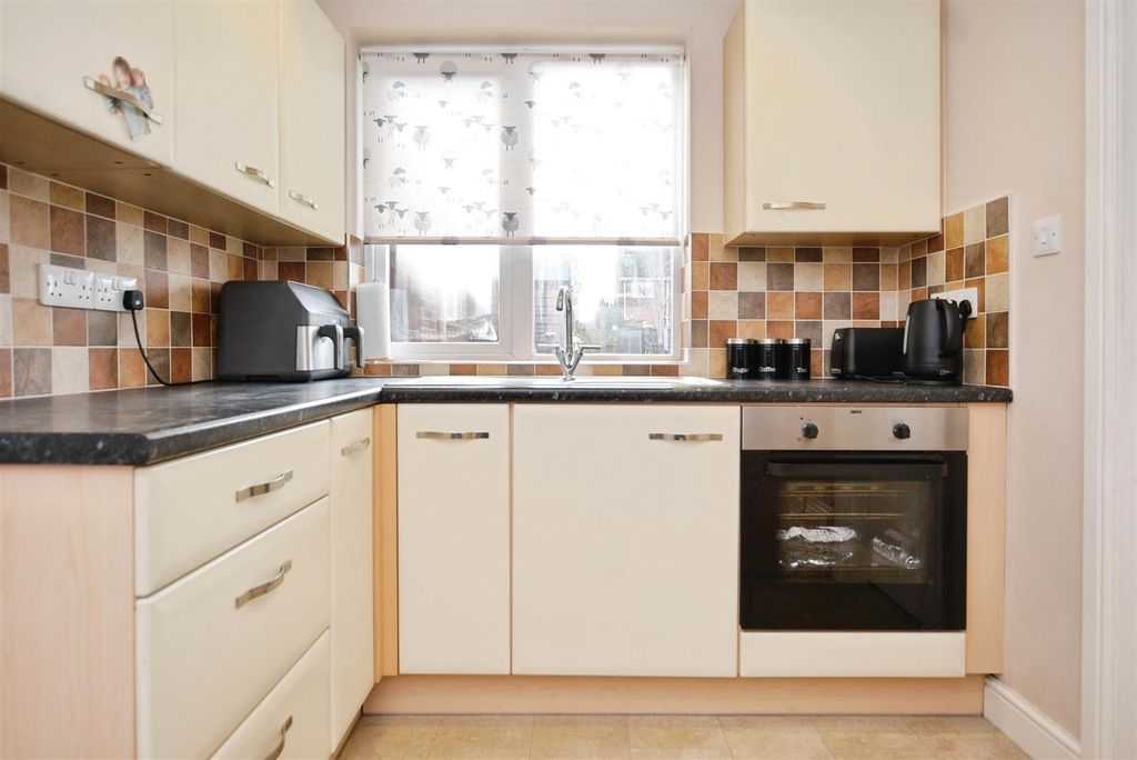 Additional image 4 of 2 bed semi-detached house for saleLunns Crescent, Barton-Upon-Humber DN18