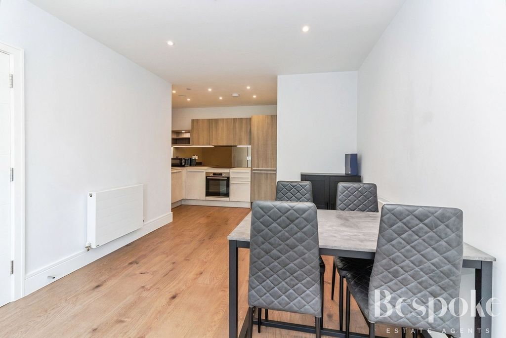 Additional image 9 of 2 bed flat for saleFairhaven Drive, Reading RG2