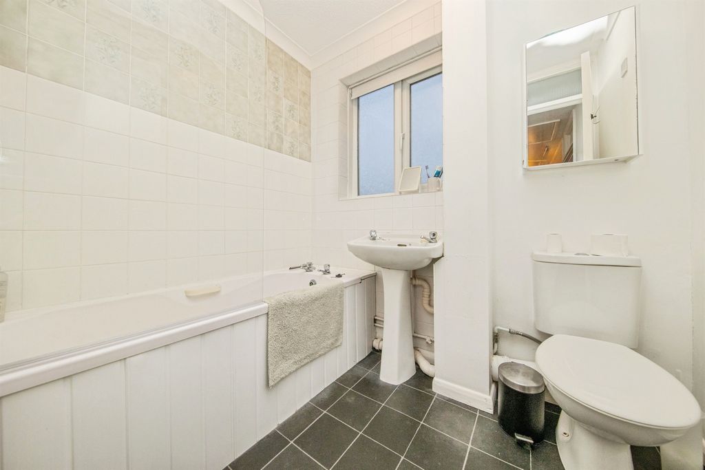 Additional image 16 of 2 bed flat for saleChurchman Close, Melton, Woodbridge IP12