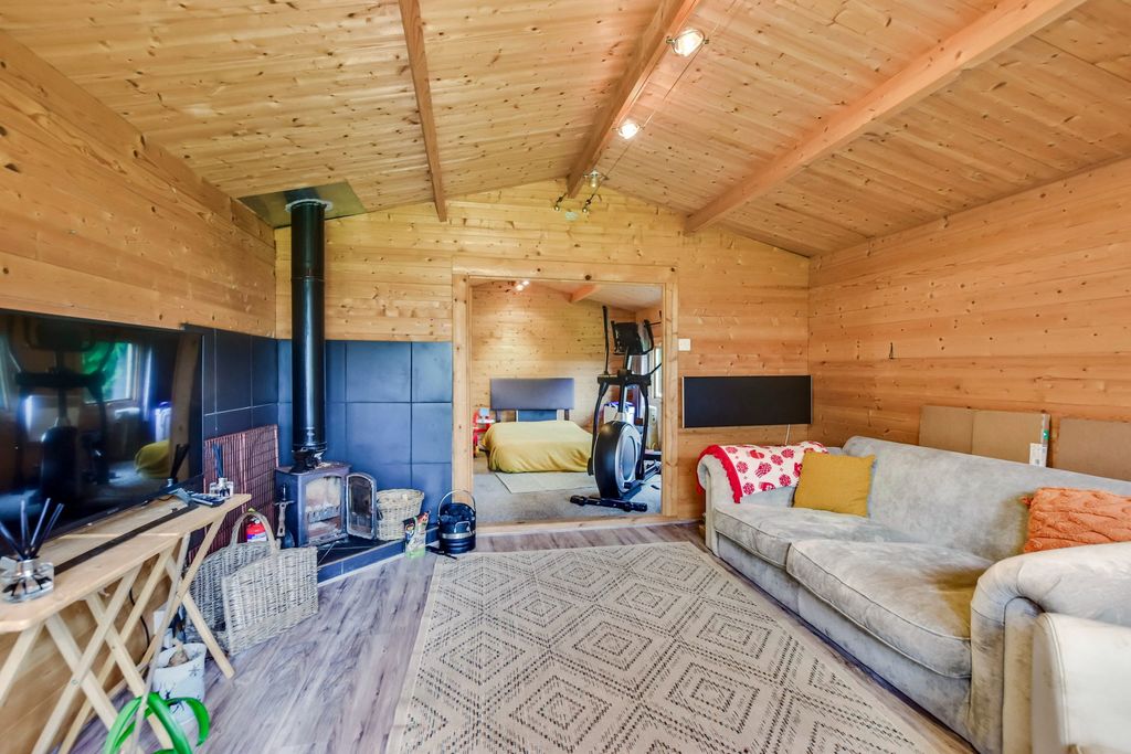 Additional image 26 of 4 bed semi-detached house for saleGallows Hill Lane, Abbots Langley WD5