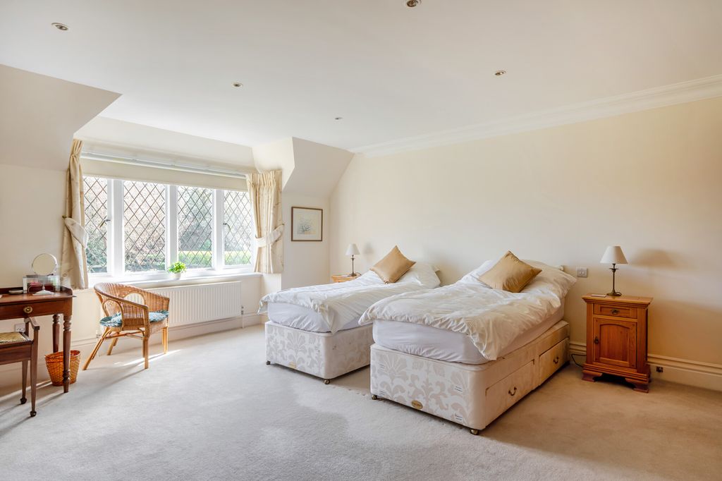 Additional image 7 of 3 bed flat for saleHolly Hill Drive, Banstead SM7