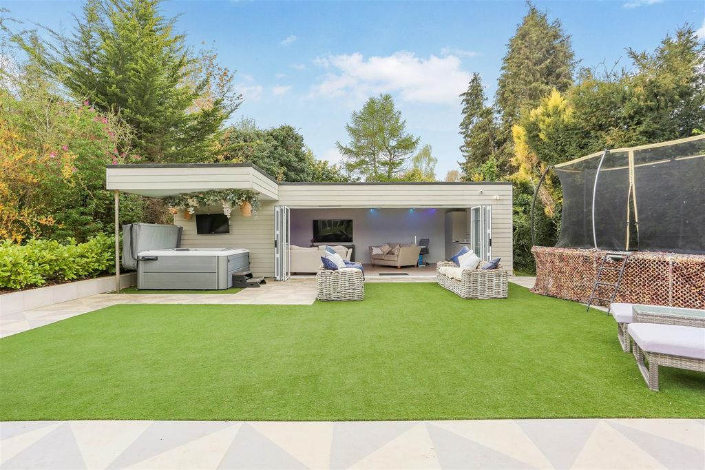 Additional image 15 of 5 bed detached house for saleGreen Curve, Banstead SM7