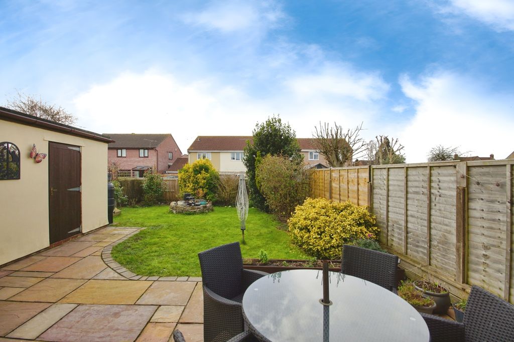 3 bed detached house for saleThe Leys, Berkeley, Gloucestershire GL13 photo 5