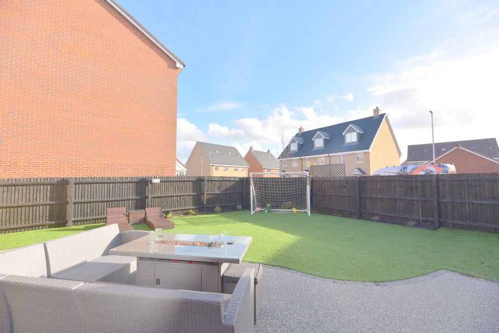 Additional image 24 of 5 bed detached house for saleBellflower Gardens, Biggleswade SG18