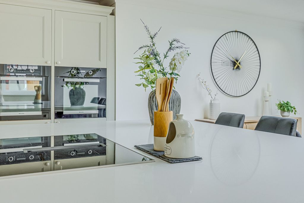Additional image 16 of 6 bed detached house for saleNashlea Farm, Poors Lane North, Benfleet SS7