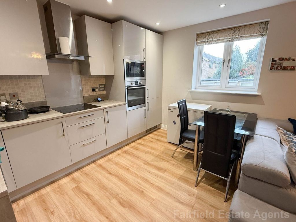Additional image 7 of 2 bed flat for saleGibbs Couch, Carpenders Park, Watford WD19