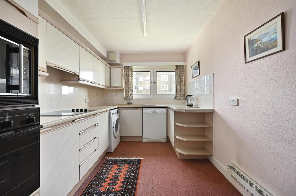 Additional image 18 of 2 bed flat for saleWest Parade, Bexhill-On-Sea TN39