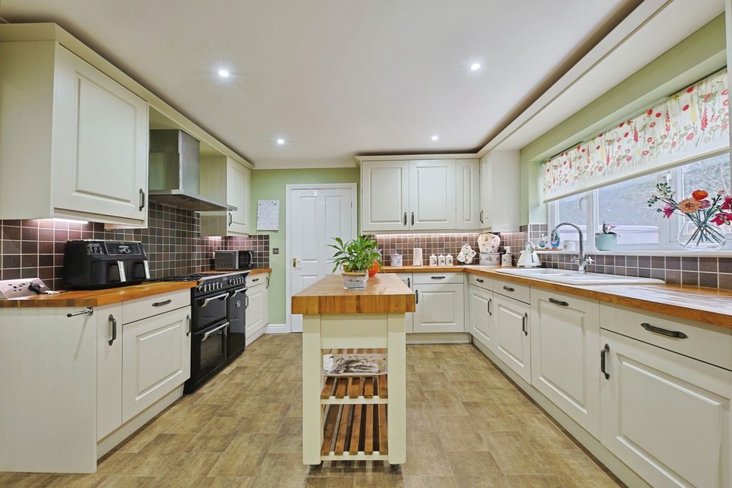 Additional image 3 of 4 bed detached house for saleBakersfield, Wrawby, Brigg DN20
