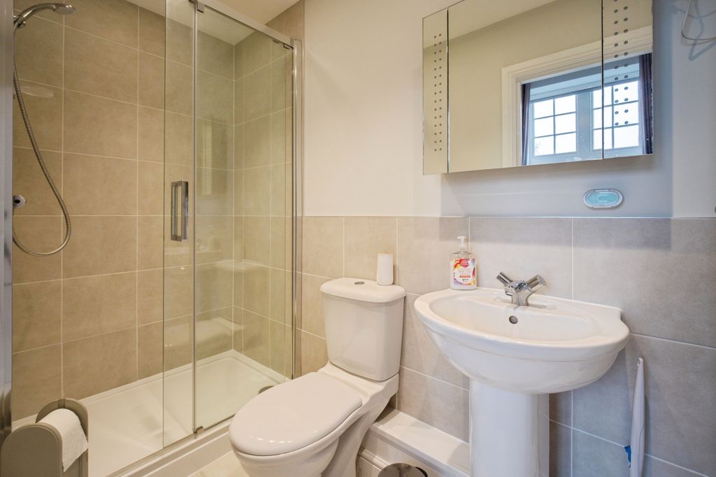 Additional image 15 of 2 bed flat for saleHospital Hill, Aldershot GU11