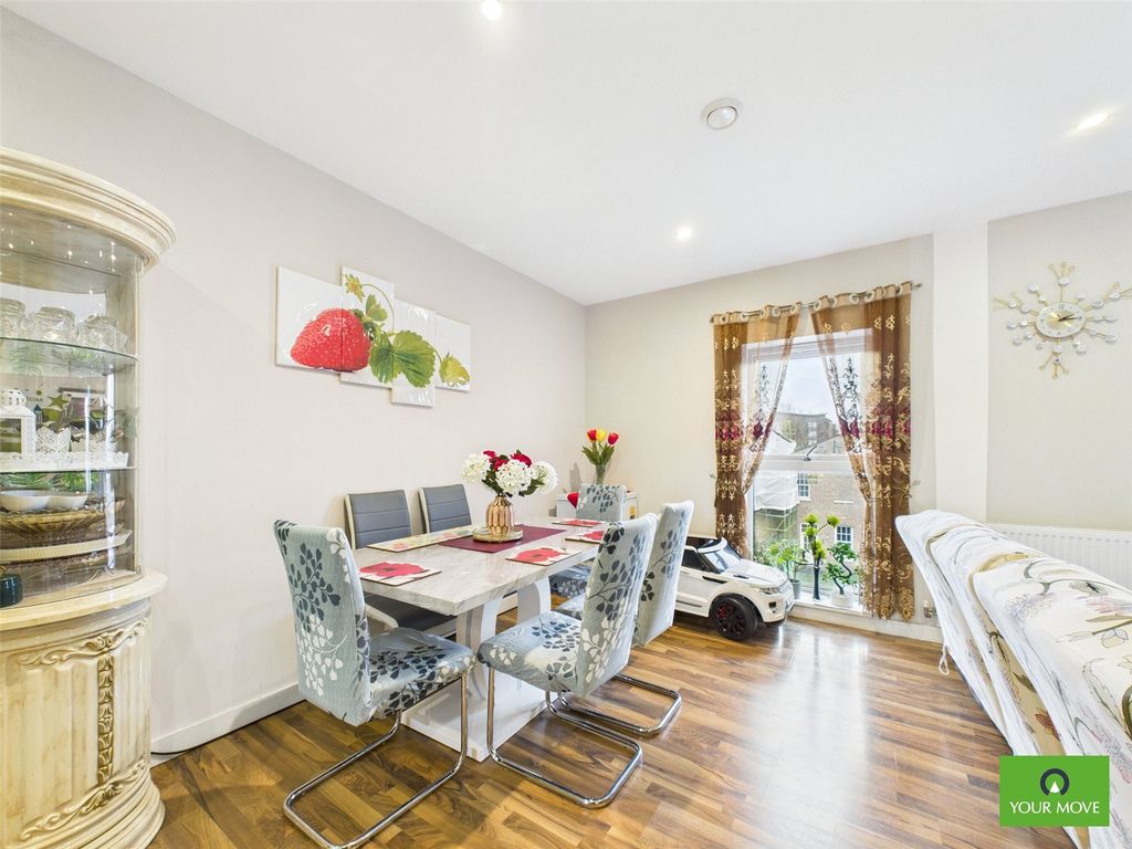 Additional image 5 of 3 bed flat for saleVestry Court, 2, Bournebrook Grove, Romford RM7