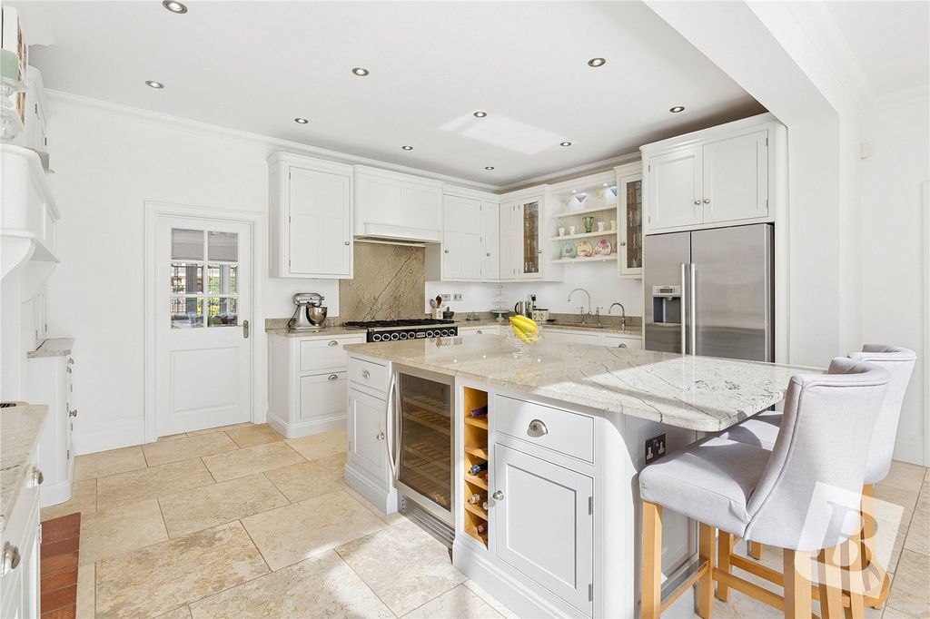 Additional image 13 of 6 bed detached house for saleElm Grove, Emerson Park RM11