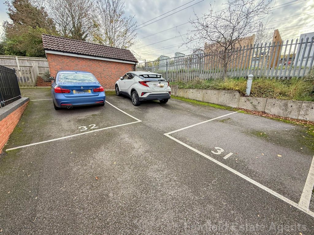 Additional image 5 of 2 bed flat for saleGibbs Couch, Carpenders Park, Watford WD19