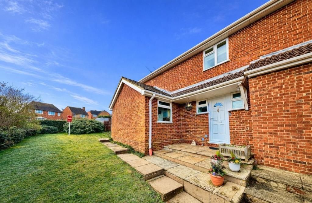 3 bed end terrace house for saleBagshot, Surrey GU19