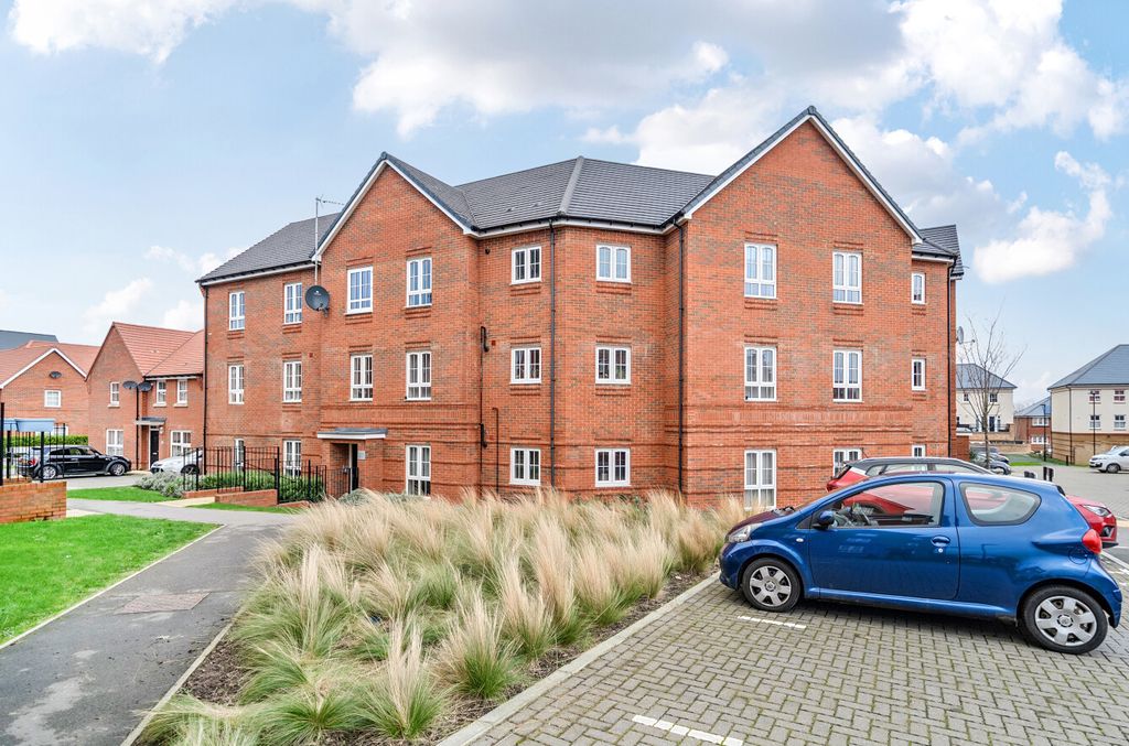 2 bed flat for saleDempsey Road, Wellesley, Aldershot, Hampshire GU11