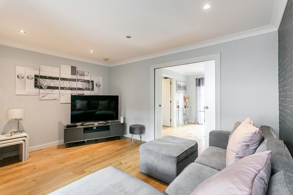 Additional image 3 of 4 bed semi-detached house for saleFernieside Place, Edinburgh EH17