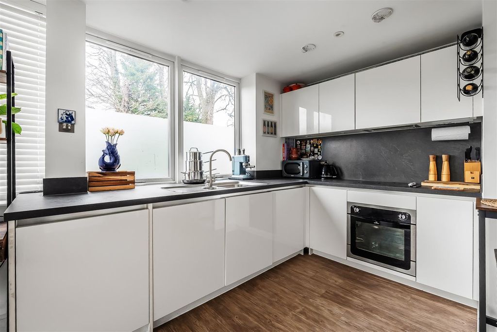 Additional image 8 of 1 bed flat for saleThe Street, Ashtead KT21