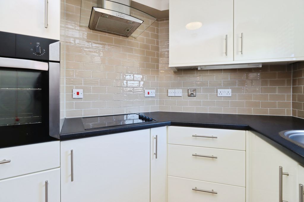 Additional image 8 of 2 bed flat for saleAbraham Court, Oswestry SY11