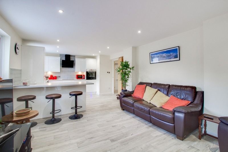 2 bed flat for saleThe Gallops, Langdon Hills, Basildon, Essex SS16 photo 4