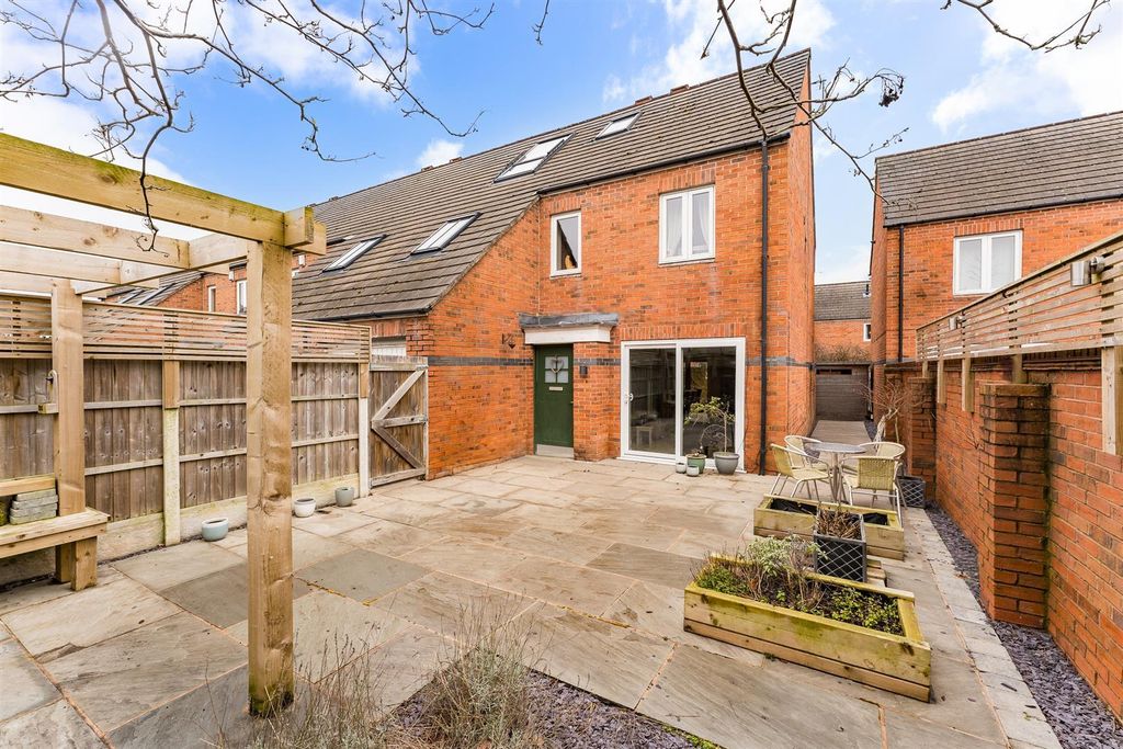 4 bed town house for saleHuntspill Road, West Timperley, Altrincham WA14