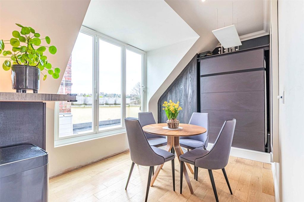 Additional image 9 of 2 bed flat for saleHigh Street, Berkhamsted, Hertfordshire HP4