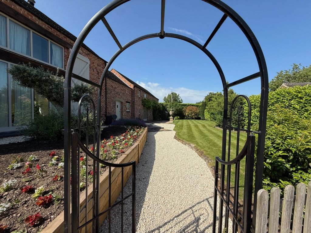 Additional image 2 of 4 bed barn conversion for saleHigh Street, Castle Donington DE74