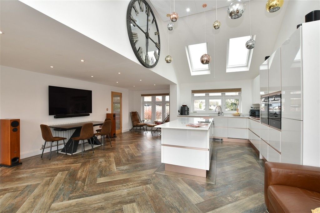 4 bed detached house for saleCurlew Crescent, Basildon, Essex SS16 photo 2
