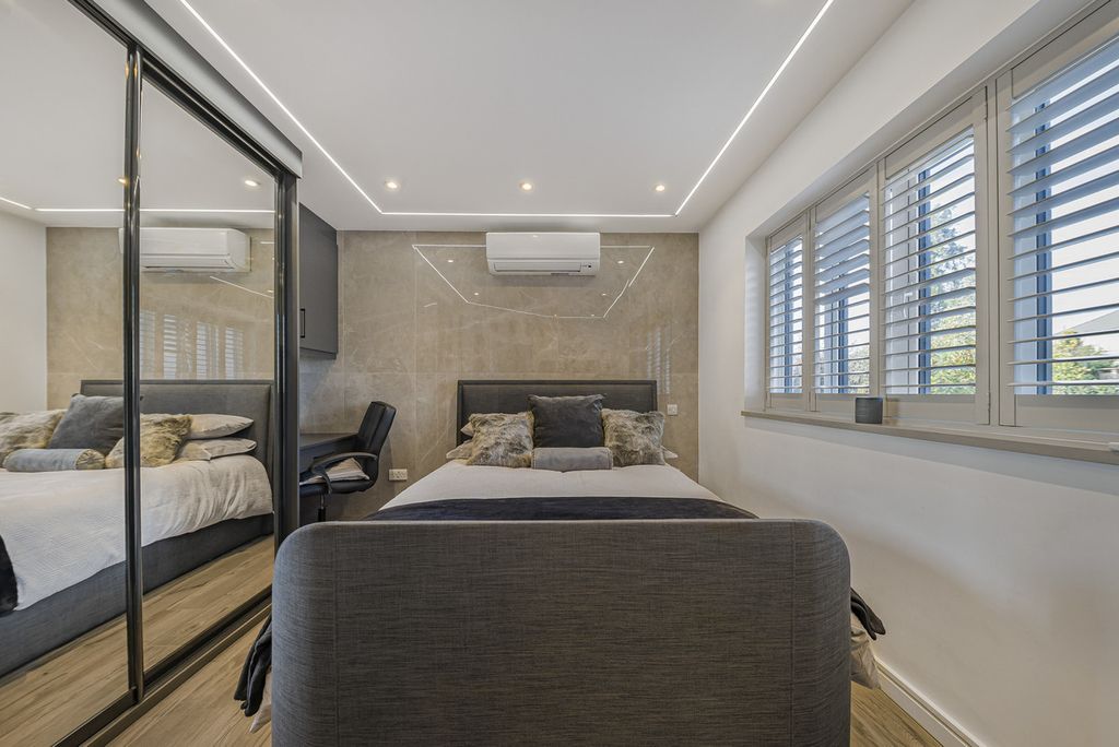 Additional image 14 of 4 bed semi-detached house for saleEdwin Close, Bexleyheath DA7