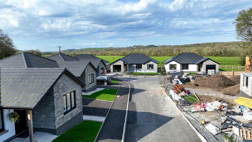 Additional image 3 of 3 bed detached bungalow for saleGolwg Y Garreg Las, Ammanford SA18