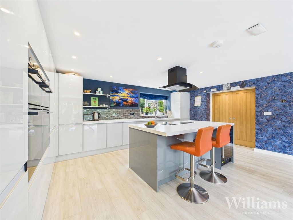 Additional image 4 of 4 bed detached house for saleBridleway, Weston Turville HP22